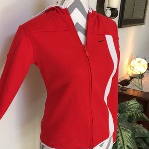 Beautiful bright red Nike jacket✔️🔴